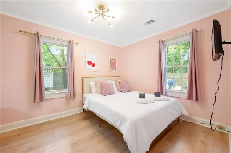 Multiple rooms looking renters