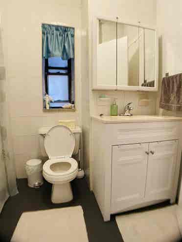 Room for rent in Midtown west