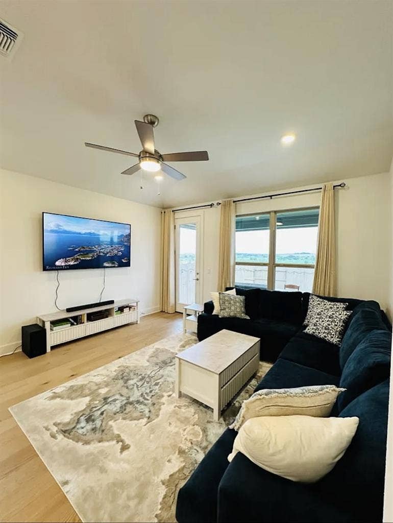 Move-in ready 2 private rooms!