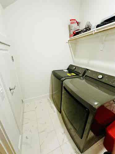 Move-in ready 2 private rooms!
