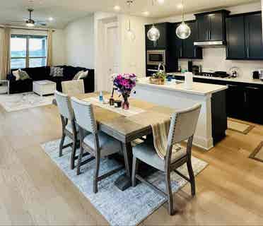 Move-in ready 2 private rooms!