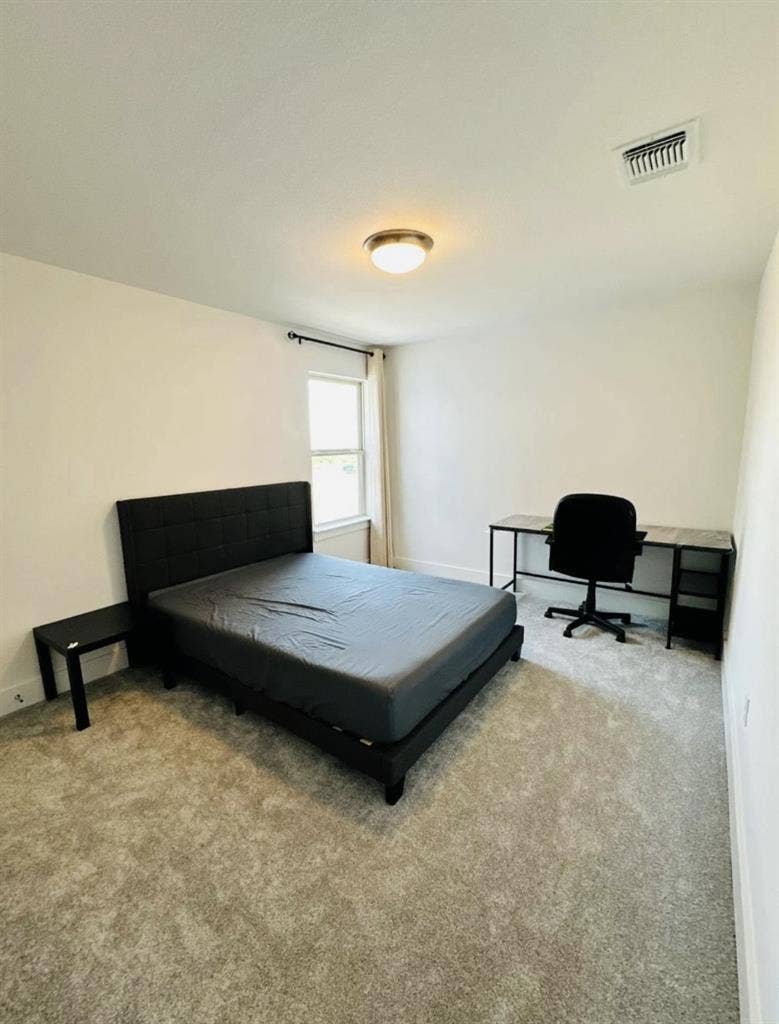 Move-in ready 2 private rooms!