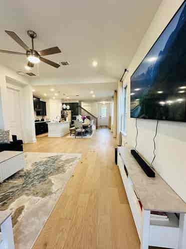 Move-in ready 2 private rooms!