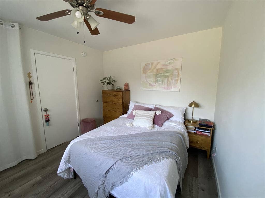 Looking 4 Female roommate