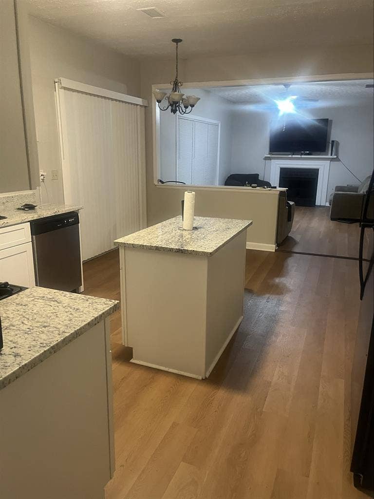 Looking for Roomate