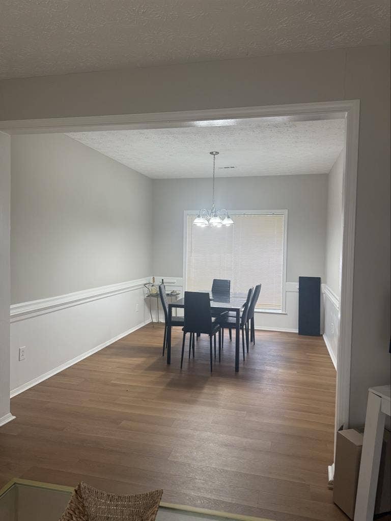 Looking for Roomate