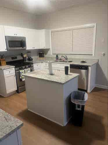 Looking for Roomate