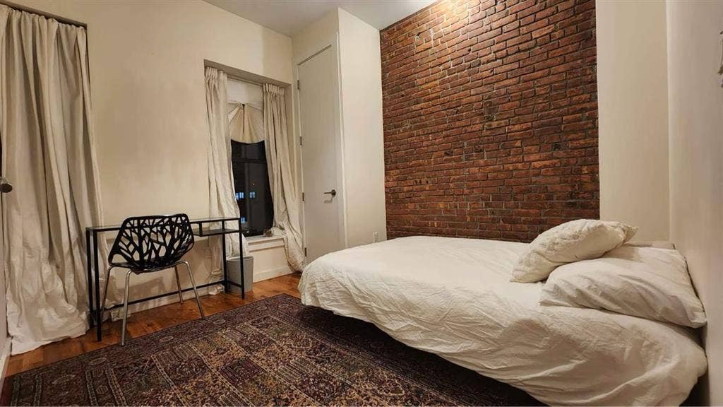 I’m Offering a private roomm