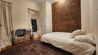 I’m Offering a private roomm