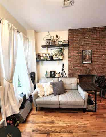 I’m Offering a private roomm