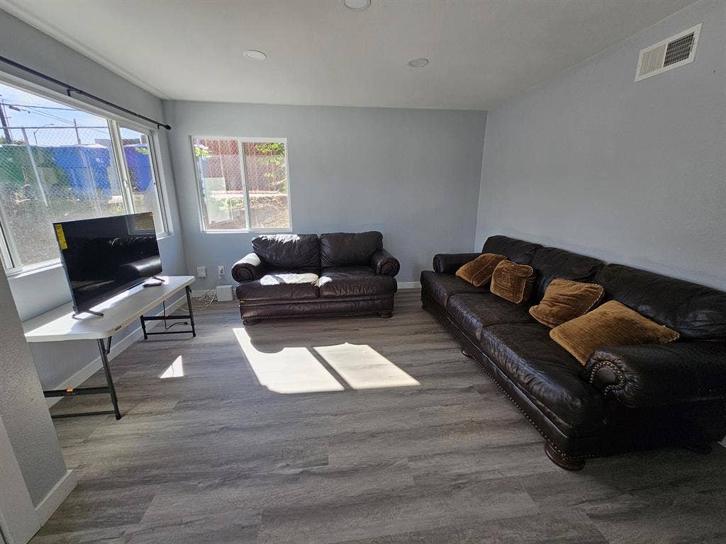 Sober living Shared room furnished