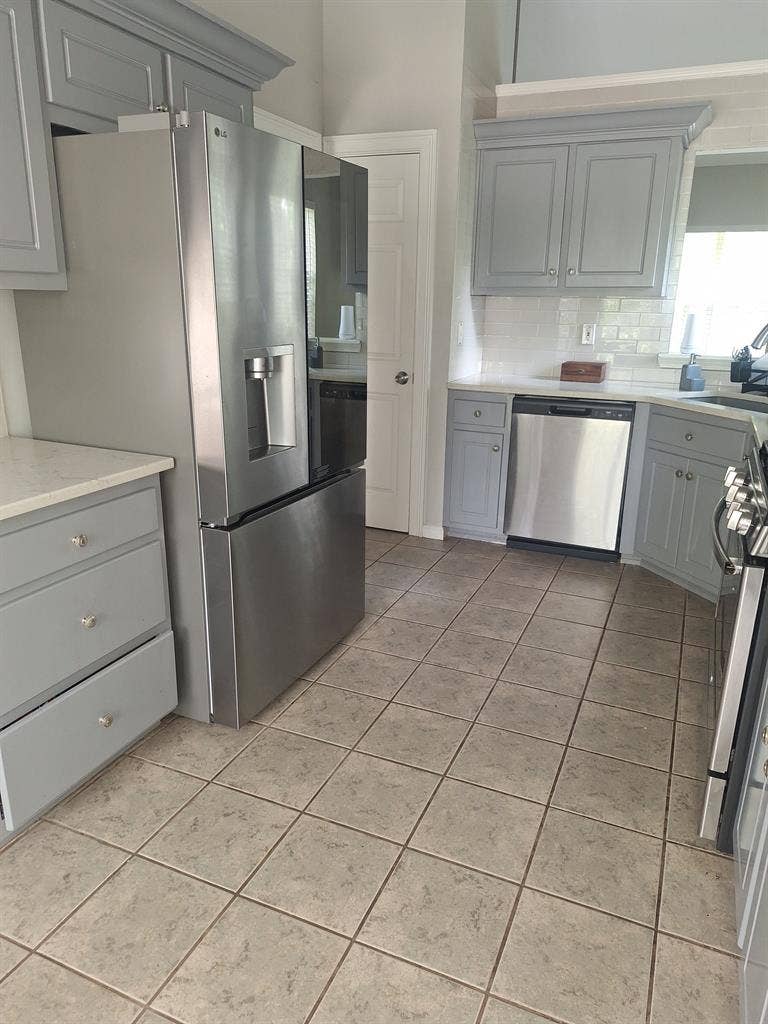 Newly Furnished  Bedrooms 4 Rent