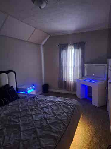 Newly Furnished  Bedrooms 4 Rent