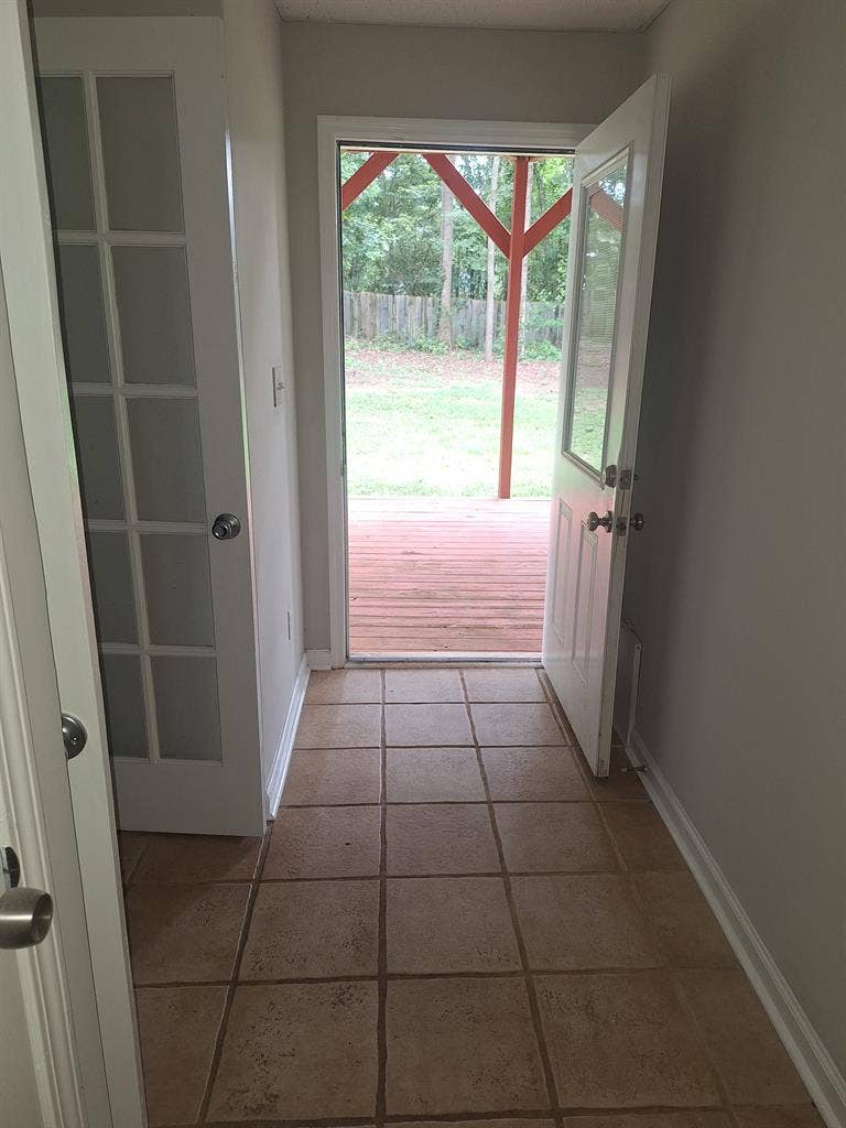 Newly Furnished  Bedrooms 4 Rent