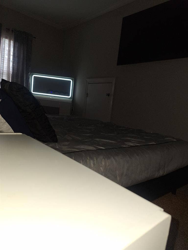 Newly Furnished  Bedrooms 4 Rent