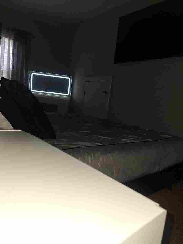 Newly Furnished  Bedrooms 4 Rent