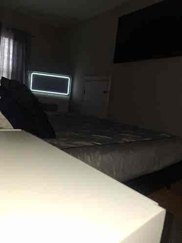 Newly Furnished  Bedrooms 4 Rent