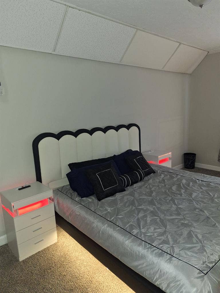 Newly Furnished Bedrooms 4 Rent