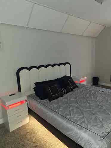 Newly Furnished  Bedrooms 4 Rent