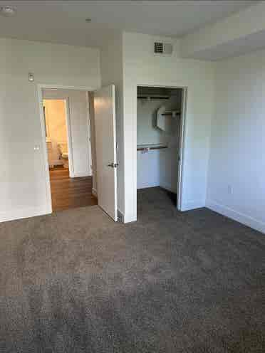Private Bed & Bath in Luxury b