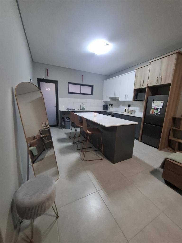 Looking for a female roommate.