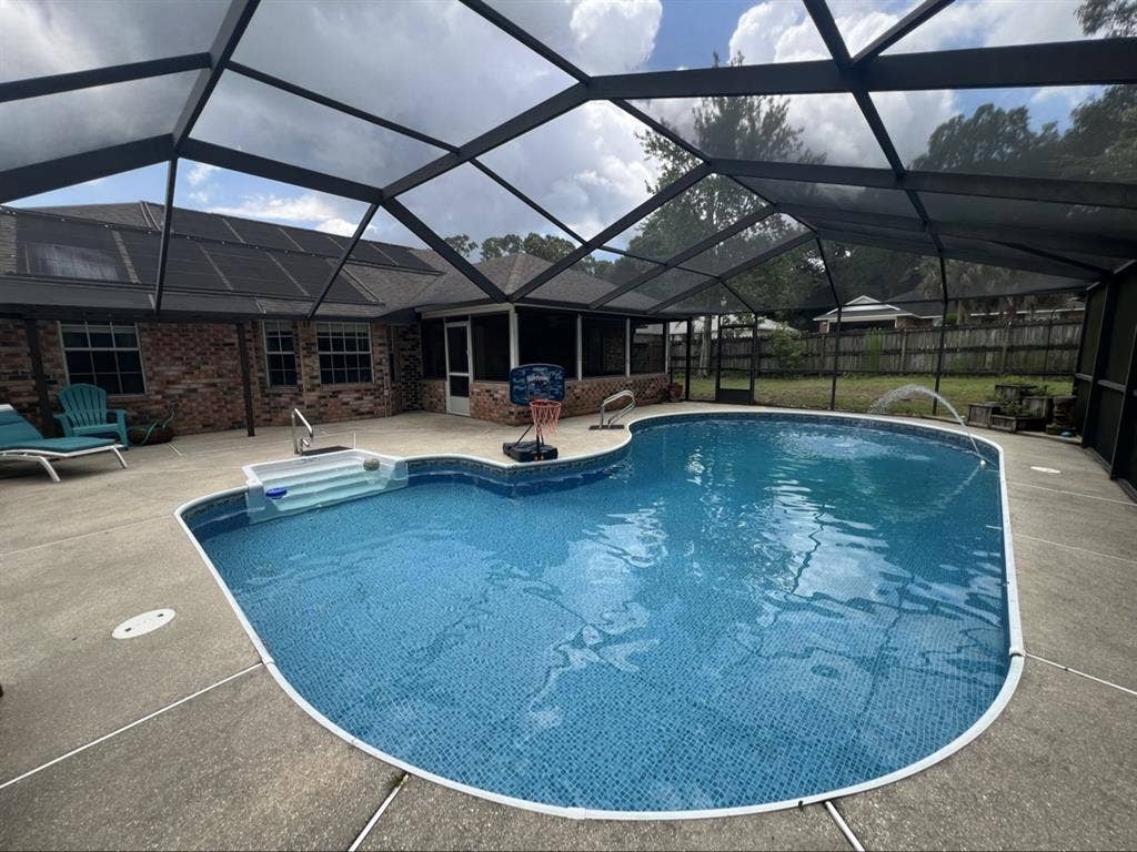 Rooms available! Pool & fire pit!