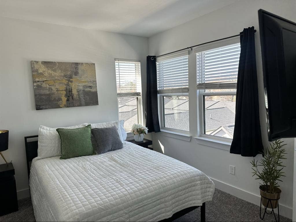 Bedroom w/ Private Bathroom