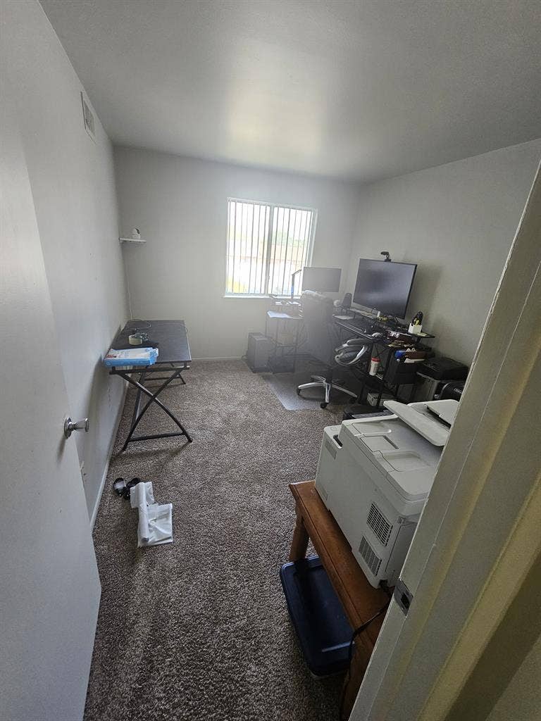 Wanted Roommate to share expenses