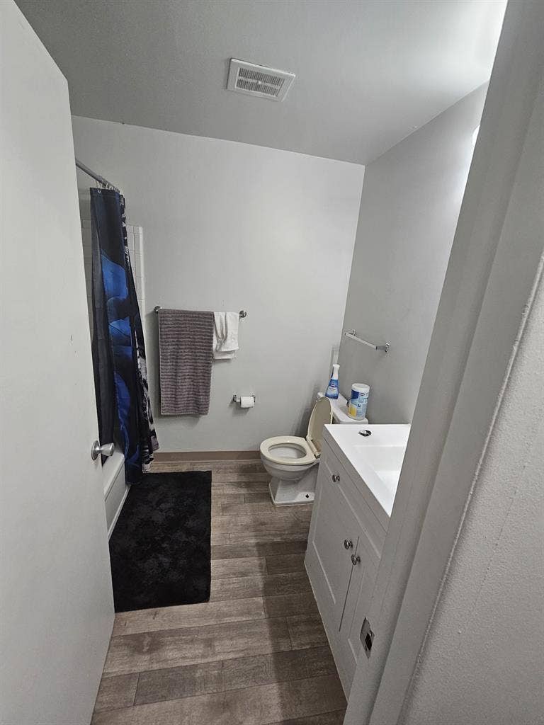 Wanted Roommate to share expenses