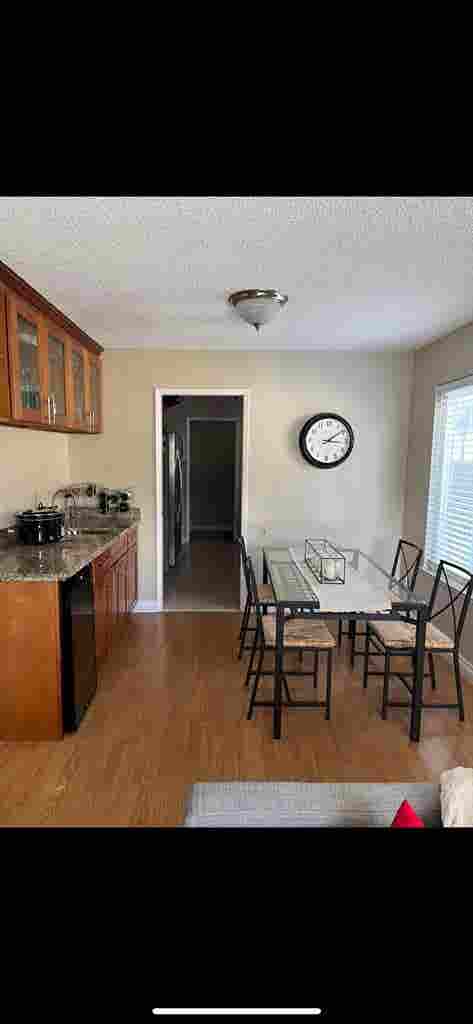 Looking for 1 roomate