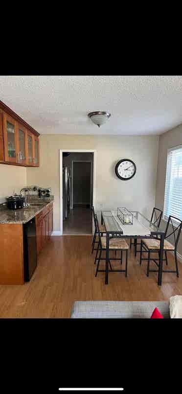 Looking for 1 roomate