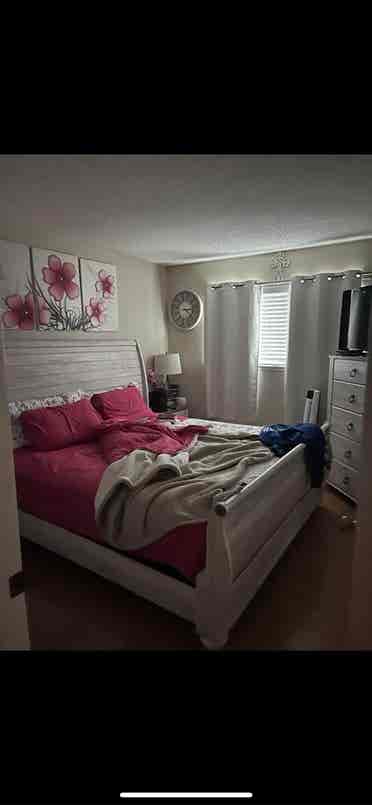 Looking for 1 roomate