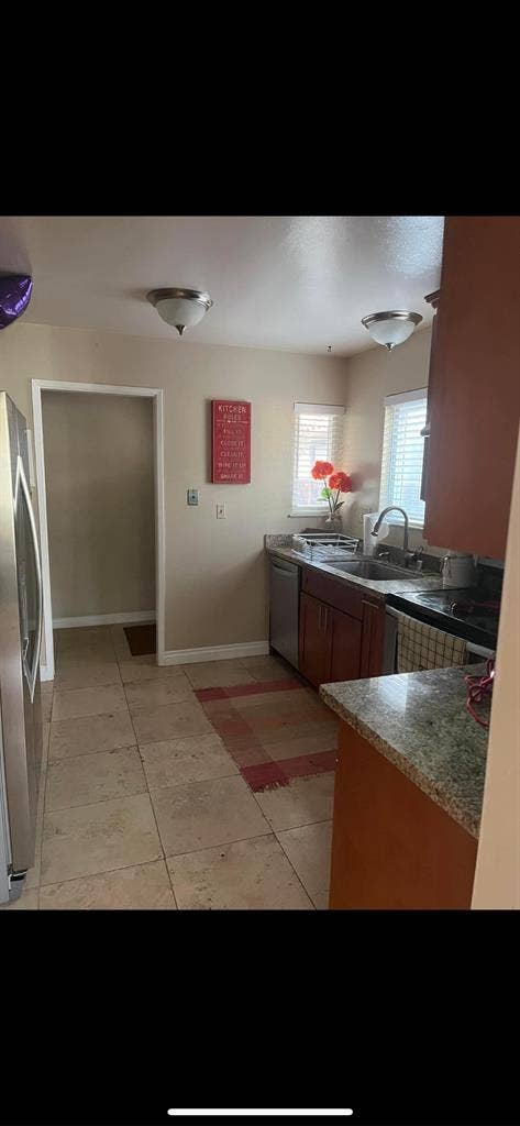 Looking for 1 roomate