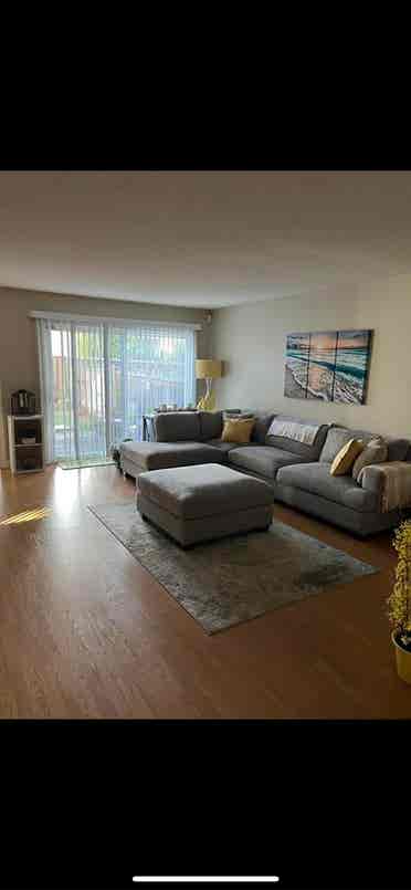 Looking for 1 roomate