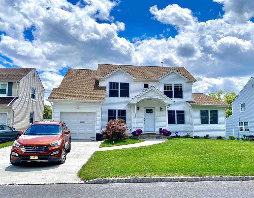 Beautiful, New, Home to Share!