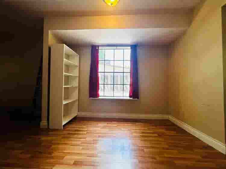 spacious 3 bedroom apartment