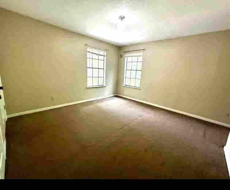 spacious 3 bedroom apartment