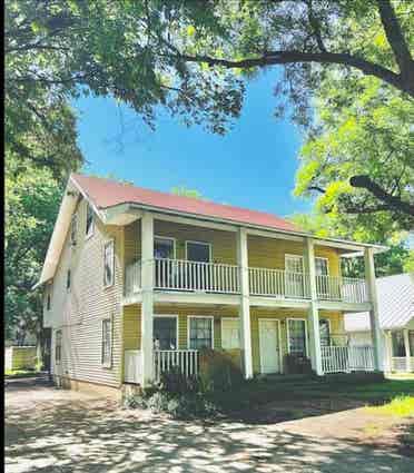spacious 3 bedroom apartment
