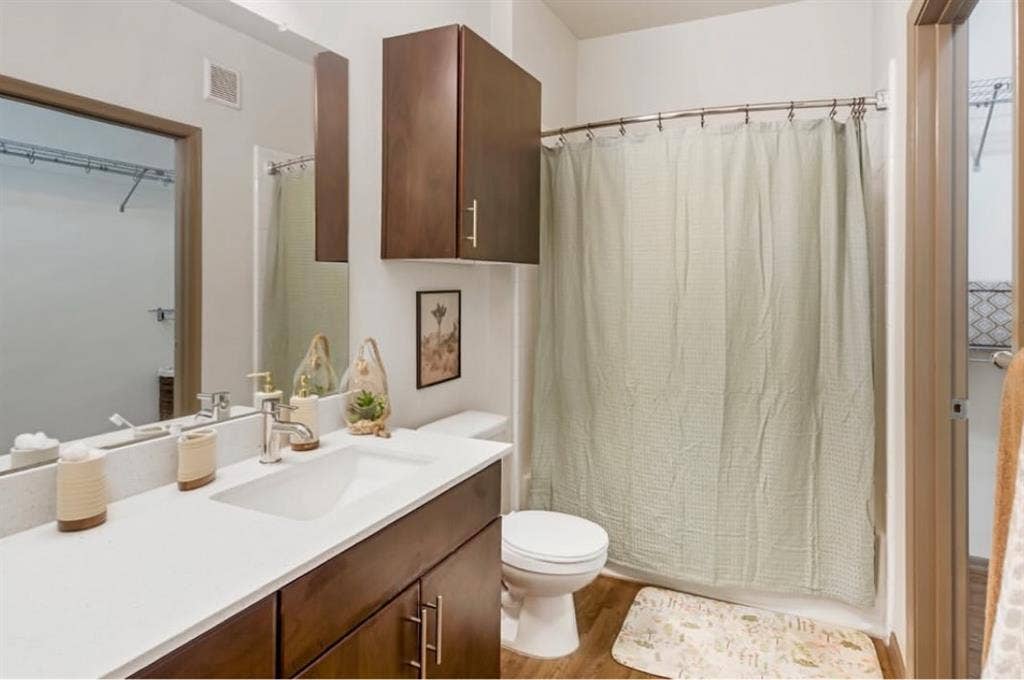Student Housing!! 1 Private Room