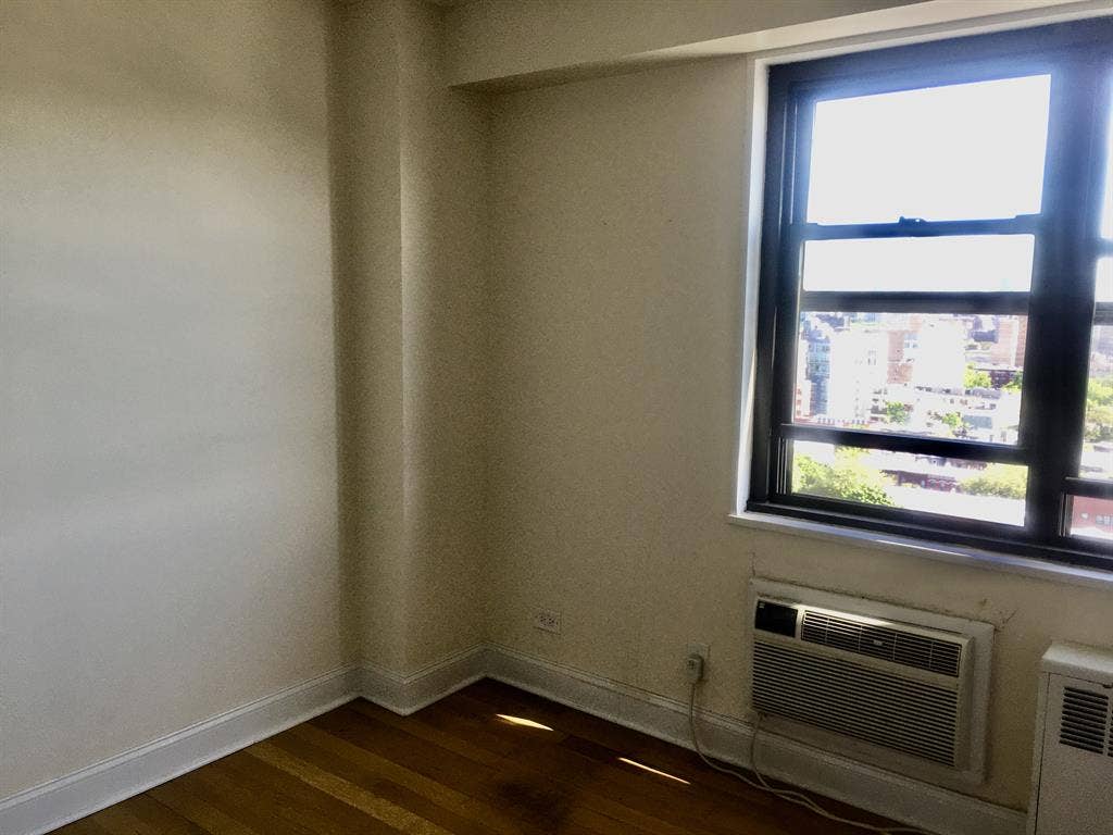 Wonderful Lg BR in with NYC Views
