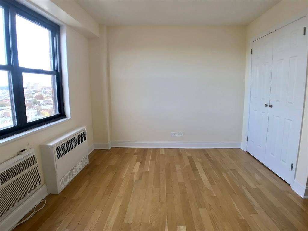 Wonderful Lg BR in with NYC Views