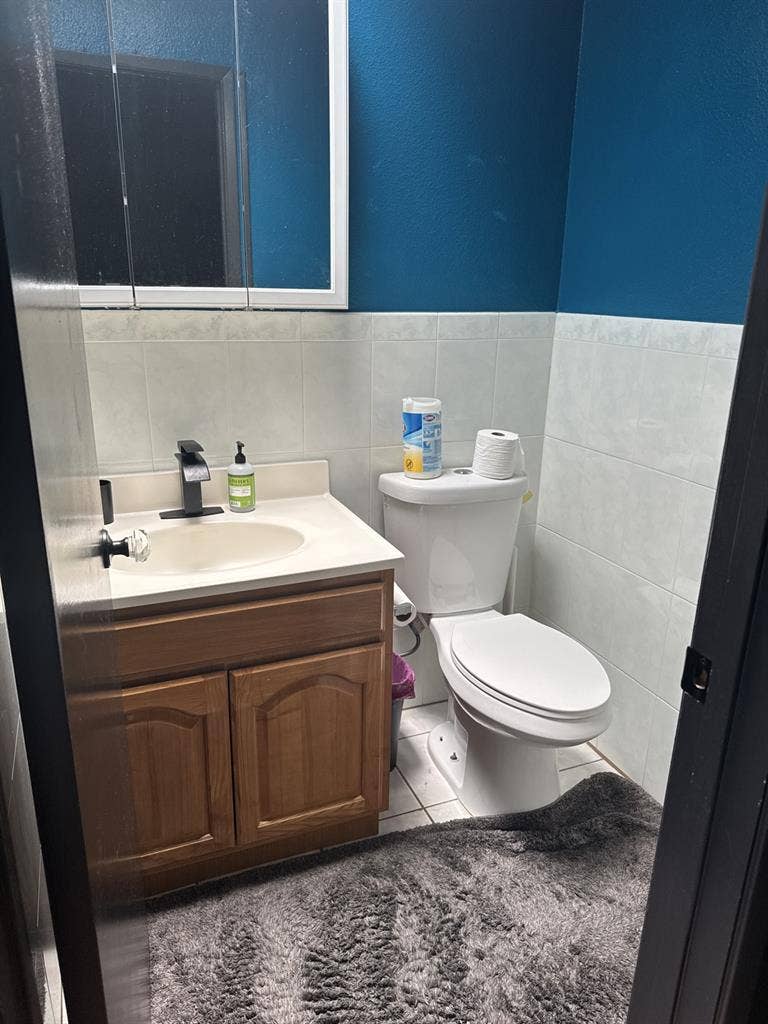 Spacious Private bed and bathroom