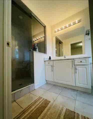 For Lease Elegant 3storey Townhouse