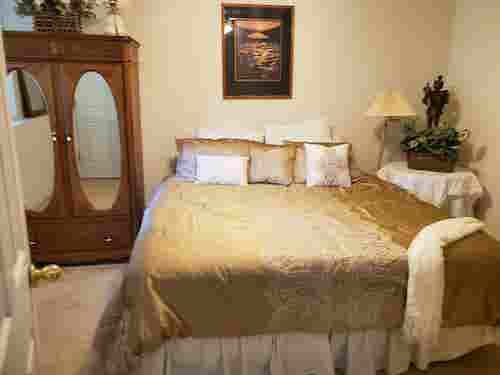 Beautiful furnished room/bathroom