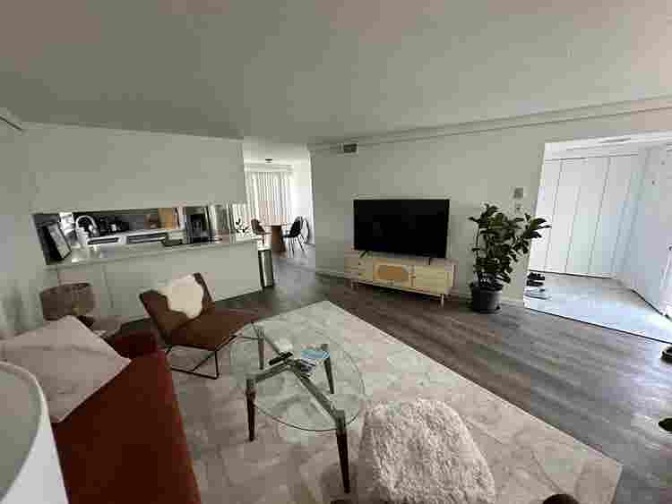 Sunlit Room in Spacious 2bed Condo