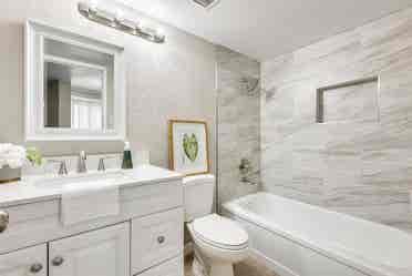 Sunlit Room in Spacious 2bed Condo