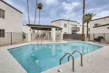 Sunlit Room in Spacious 2bed Condo