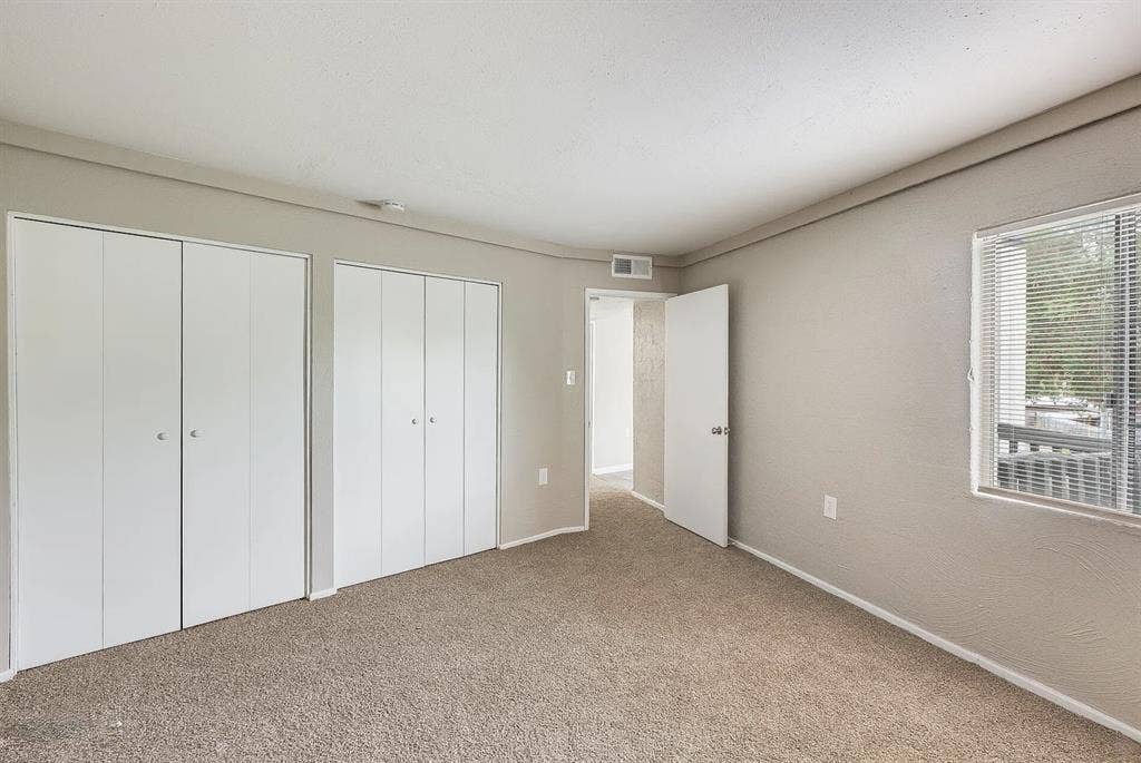 Sunlit Room in Spacious 2bed Condo