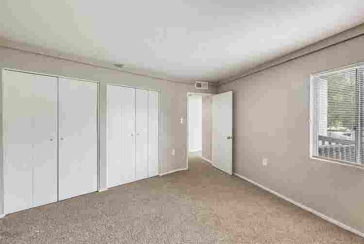 Sunlit Room in Spacious 2bed Condo