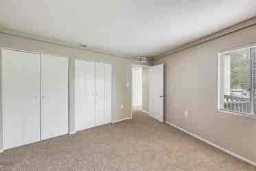 Sunlit Room in Spacious 2bed Condo